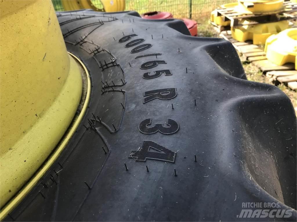 Mitas 600/65R34 Banden, wielen en velgen