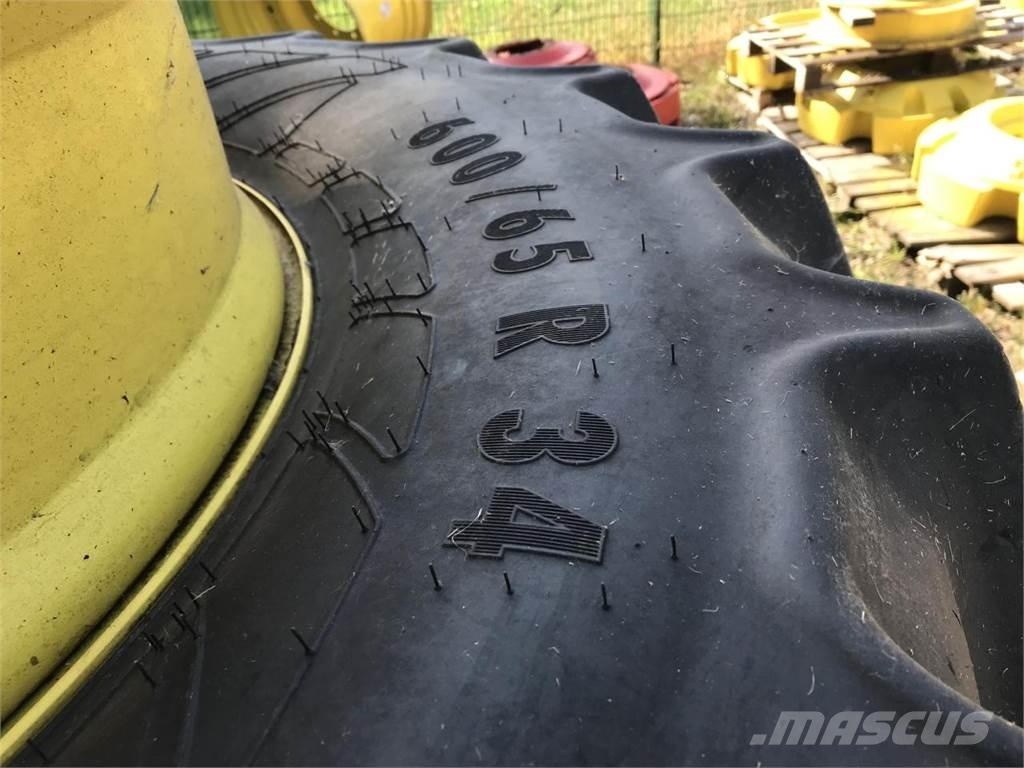 Mitas 600/65R34 Banden, wielen en velgen