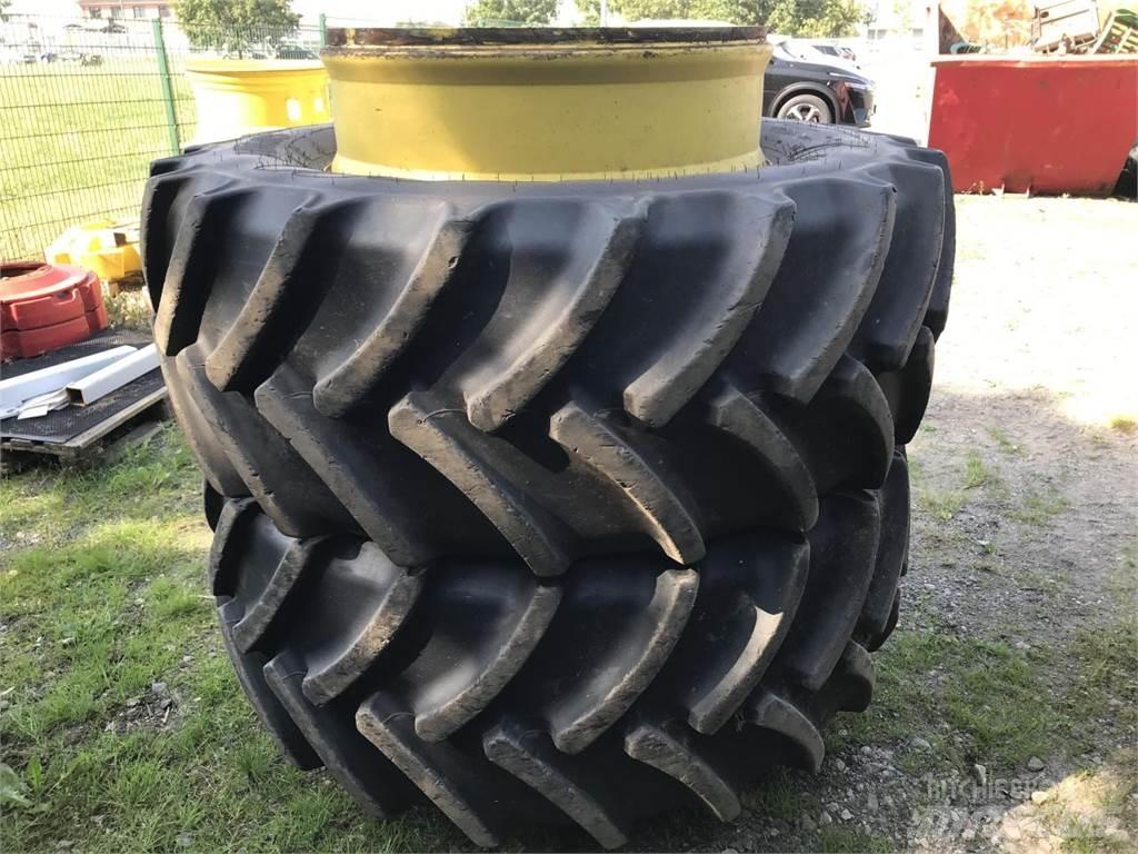 Mitas 600/65R34 Banden, wielen en velgen