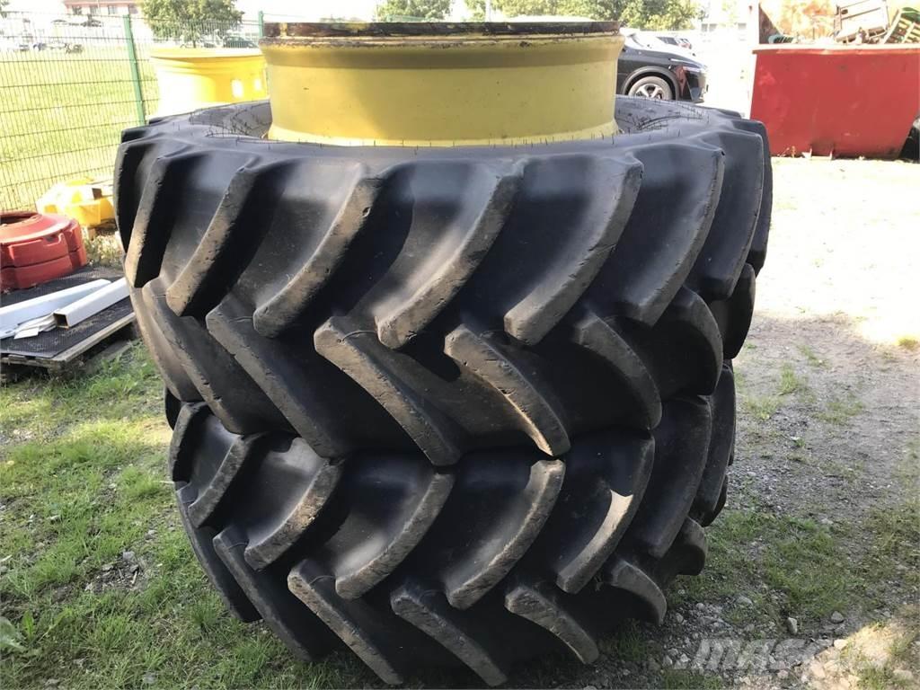 Mitas 600/65R34 Banden, wielen en velgen