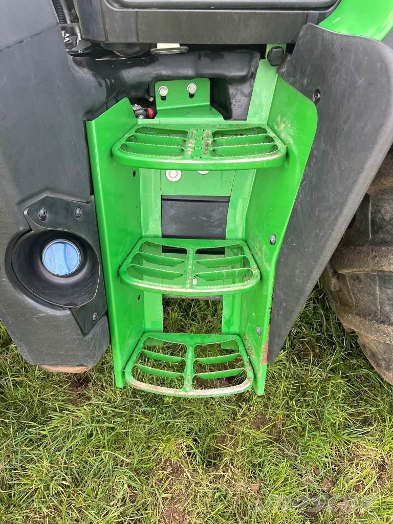 John Deere 6130 R Tractoren