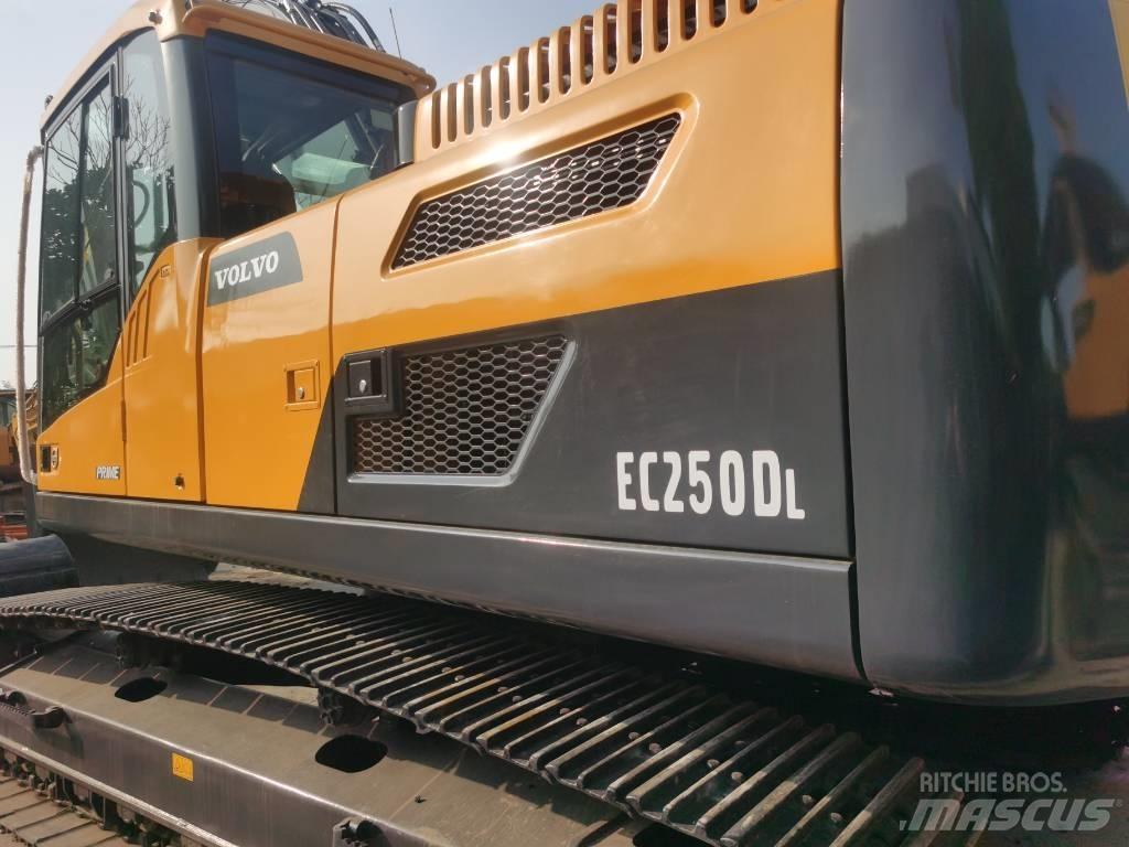 Volvo EC 250 D L Rupsgraafmachines