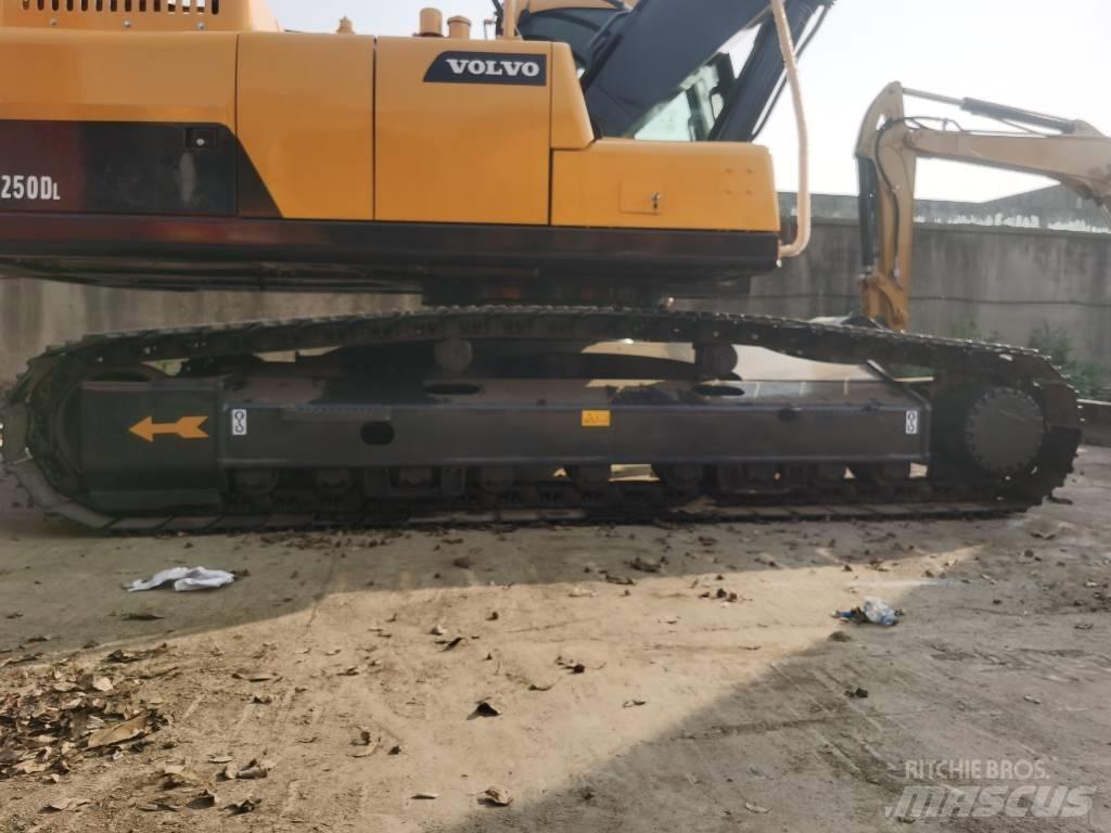 Volvo EC 250 D L Rupsgraafmachines
