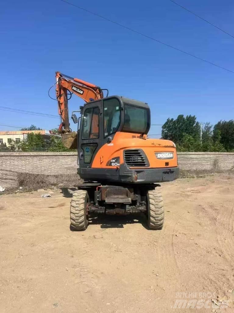 Doosan DX60W Wielgraafmachines