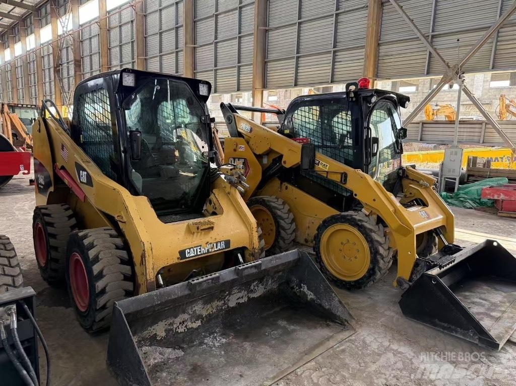 CAT 246C and 262D Schrankladers