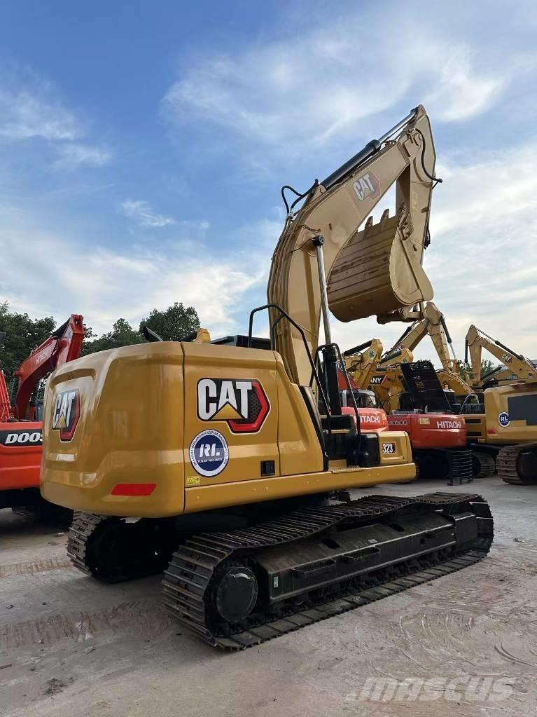 CAT 323 Rupsgraafmachines