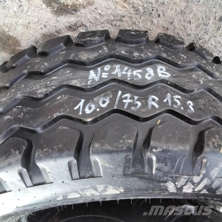 Advance 10.0/75R15.3 Banden, wielen en velgen