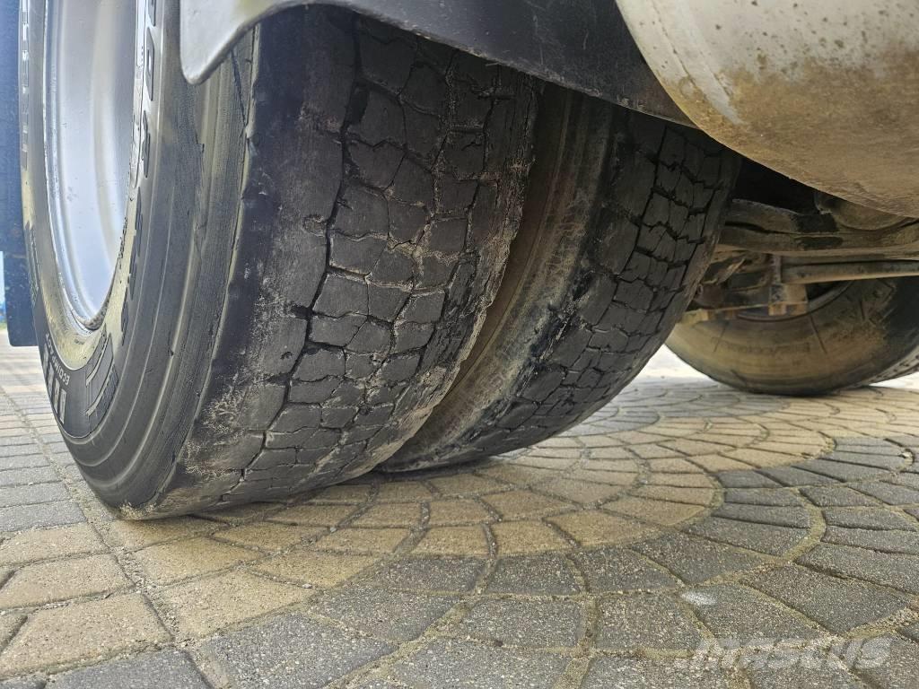 Scania 114 L 380 Trekkers