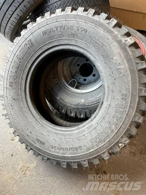 Alliance 550 Banden, wielen en velgen