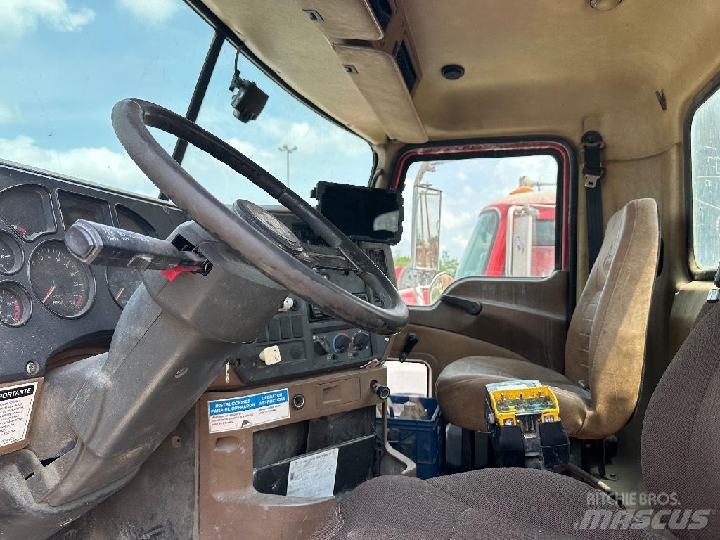 Mack Granite GU 813 Anders