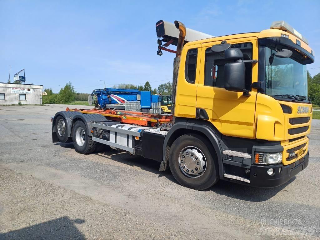 Scania P 370 Vrachtwagen met containersysteem