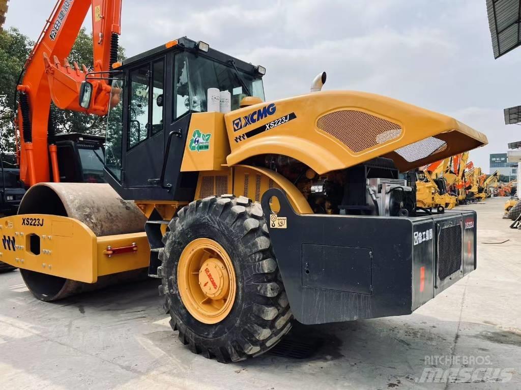 XCMG XS 223 J Trilrolwalsen