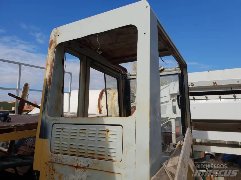 CAT 320B ali 320 Cabine en interieur