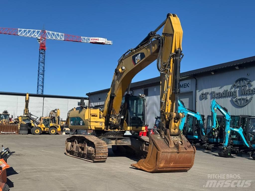 CAT 330 D L Rupsgraafmachines