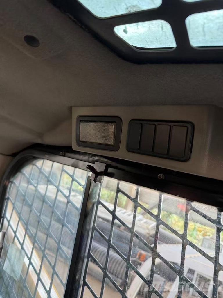 CAT 246 D Schrankladers