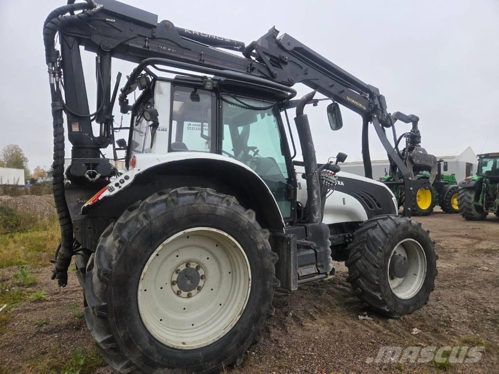 Valtra T 163 Tractoren