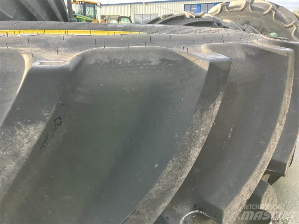 Mitas 650/65R38 Banden, wielen en velgen