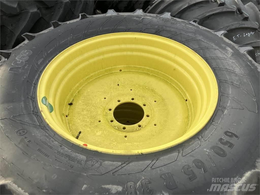 Mitas 650/65R38 Banden, wielen en velgen