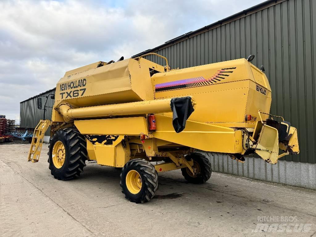 New Holland TX 67 Maaidorsmachines