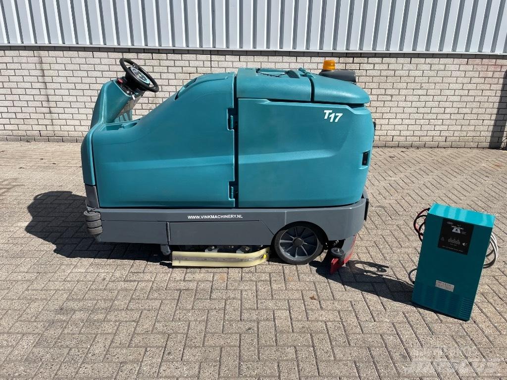 Tennant T 17  SOLD Veegmachines