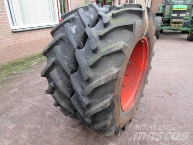 Taurus 16.9/34 Dubbele wielen