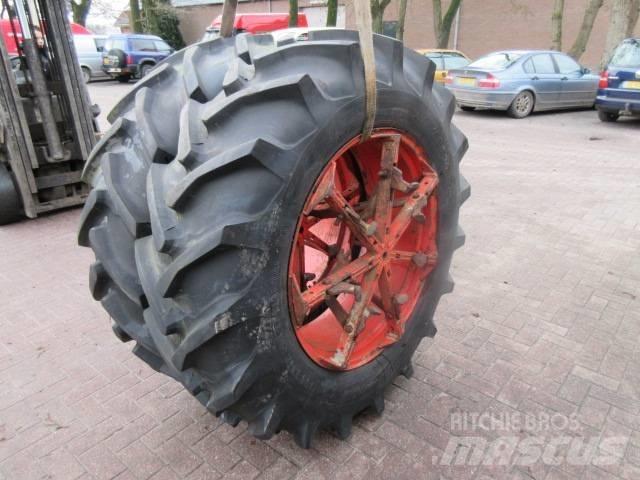 Taurus 16.9/34 Dubbele wielen