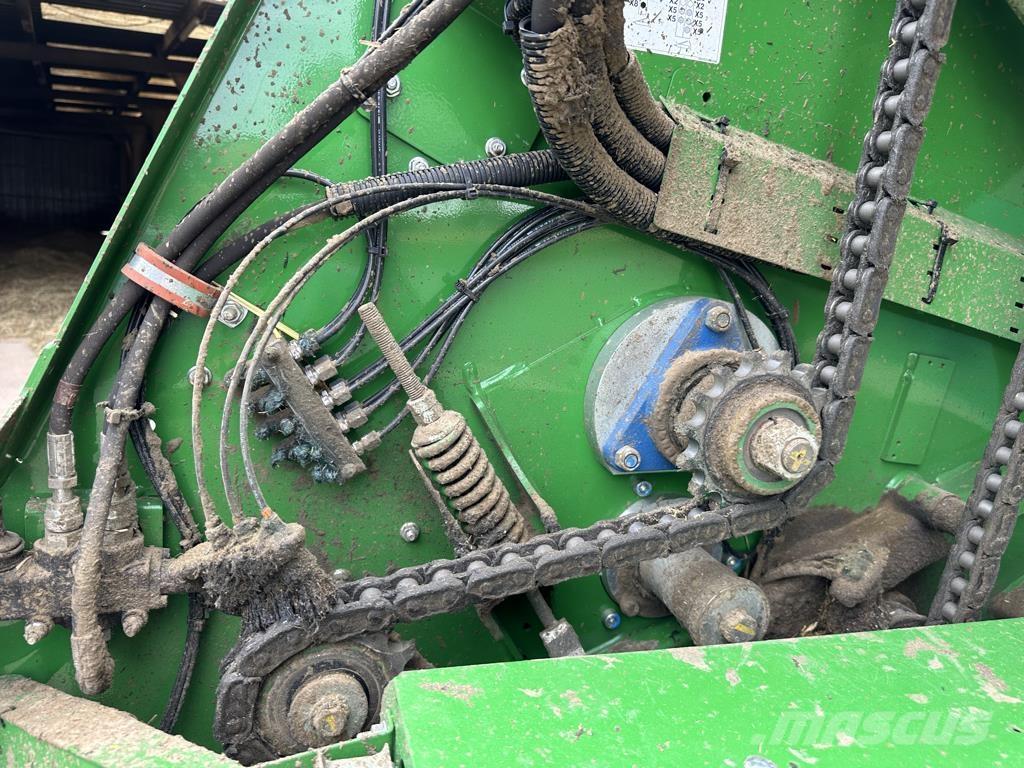 John Deere V461M Ronde-balenpersen