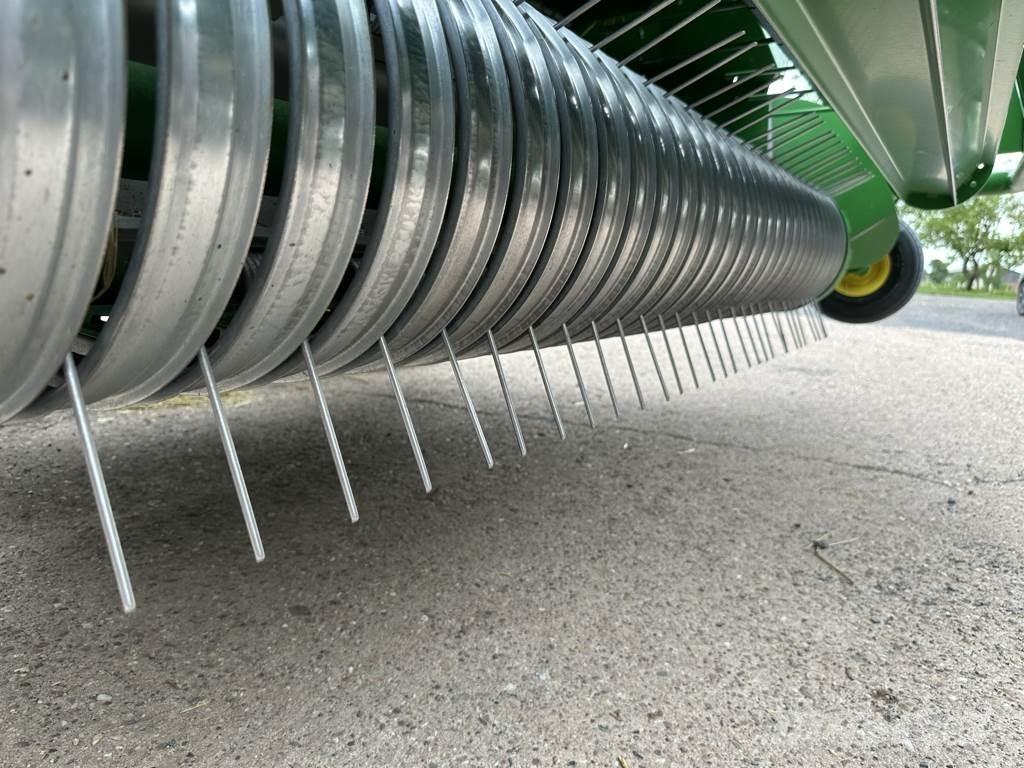 John Deere V461M Ronde-balenpersen