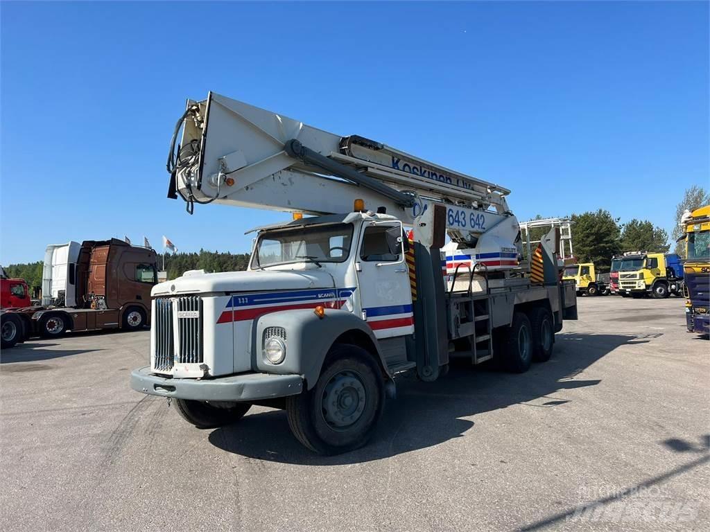 Scania 111 6X2 Vlakke laadvloer met kraan