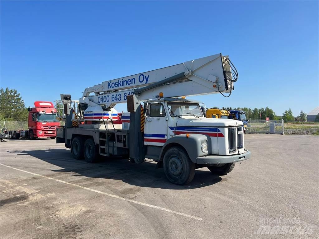 Scania 111 6X2 Vlakke laadvloer met kraan