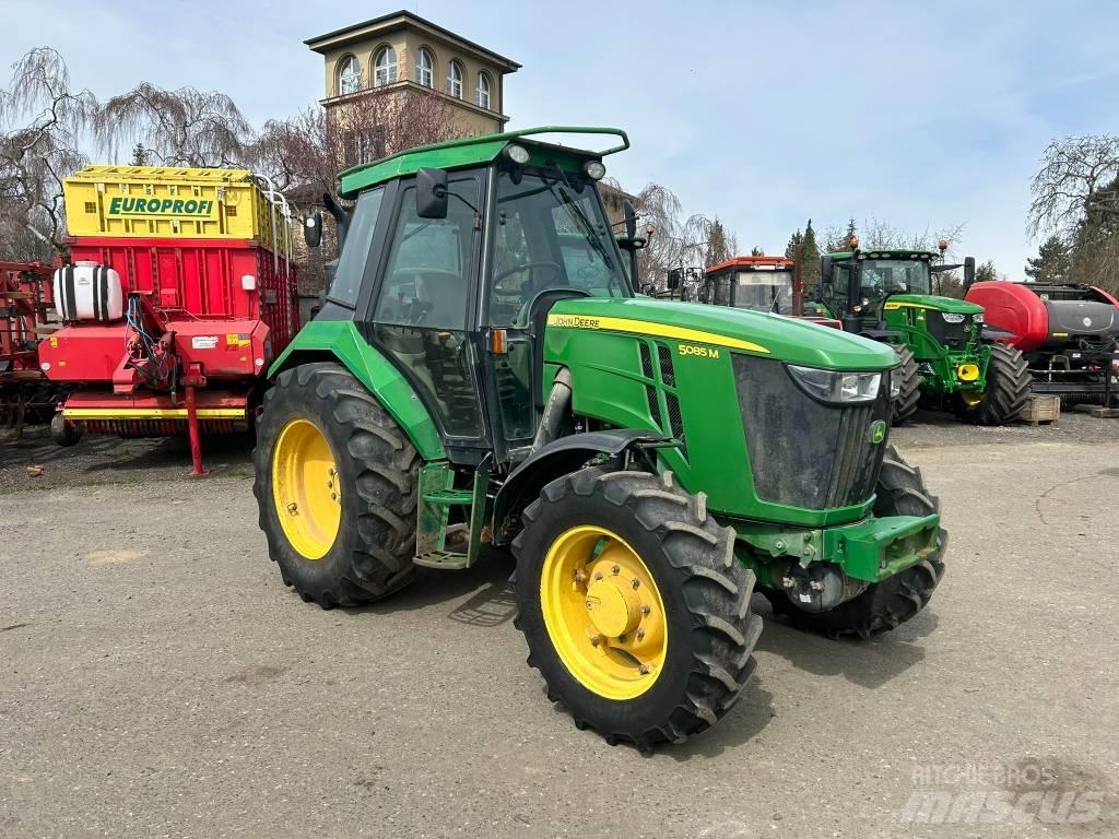 John Deere 5085 M Tractoren