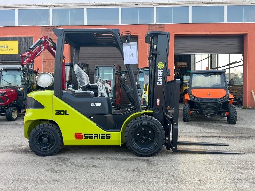 Clark S 30 L LPG heftrucks