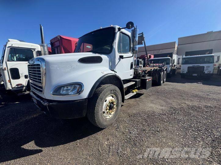 Freightliner M2 Containertrucks met kabelsysteem