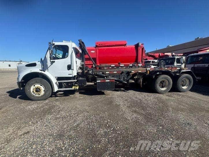 Freightliner M2 Containertrucks met kabelsysteem