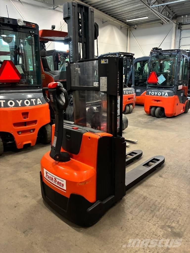 Toyota SWE120L Meeloop stapelaar