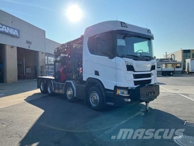 Scania R 560 Vlakke laadvloer met kraan