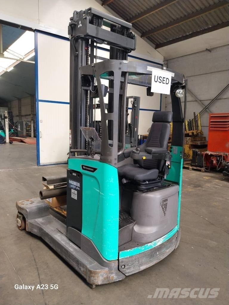 Mitsubishi RBM25N3 Reachtruck voor hoog niveau