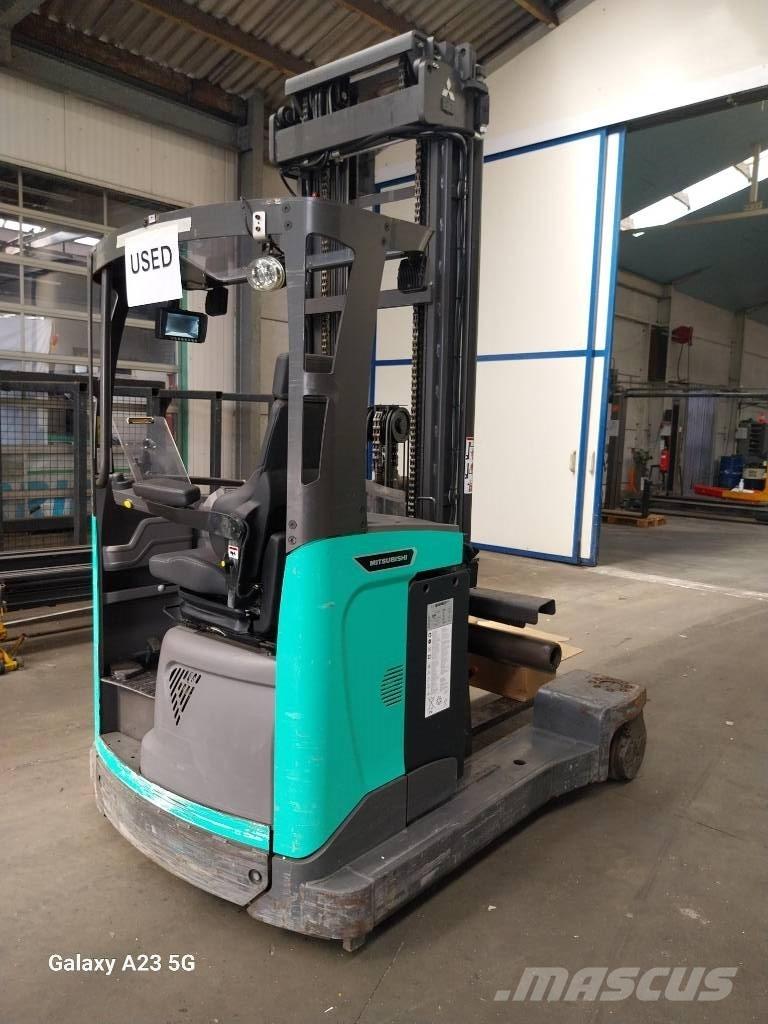 Mitsubishi RBM25N3 Reachtruck voor hoog niveau