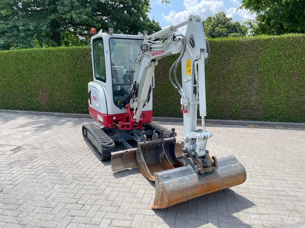 Takeuchi TB 225 Minigraafmachines < 7t