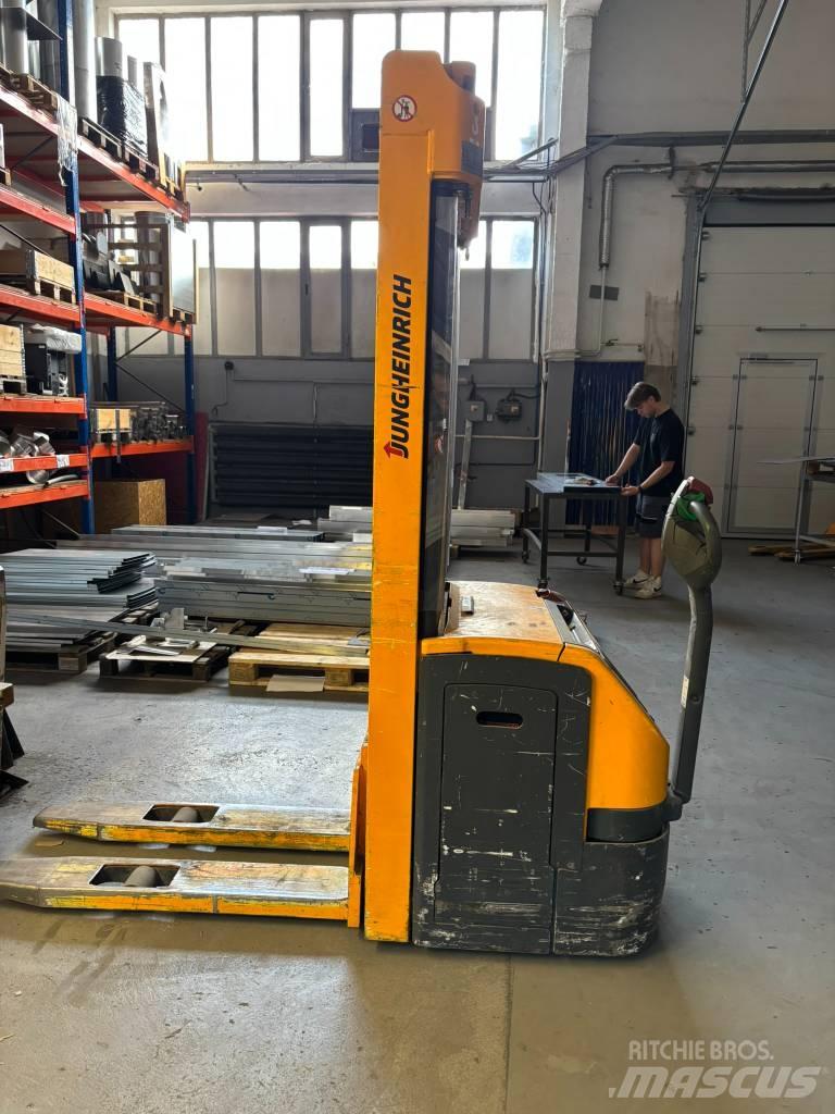 Jungheinrich EJC216 Meeloop stapelaar