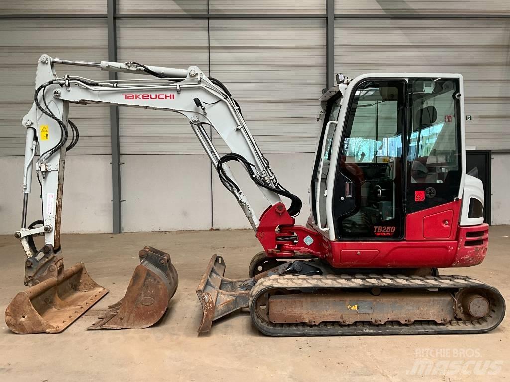 Takeuchi TB 250-2 Minigraafmachines < 7t