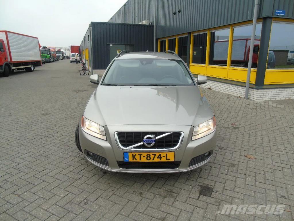 Volvo V70 + manual Auto's