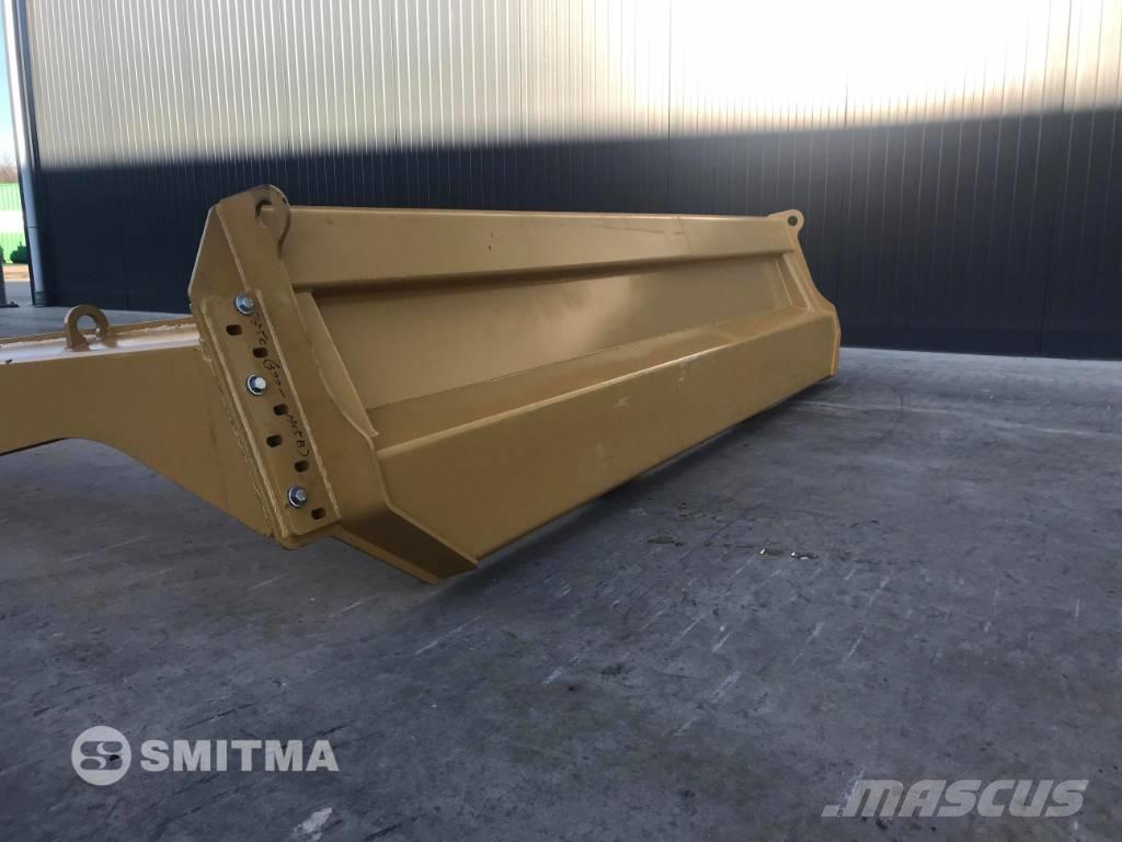 CAT 735C Tailgates