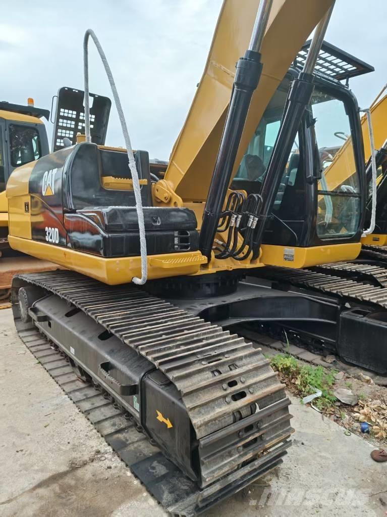 CAT 320 D Rupsgraafmachines