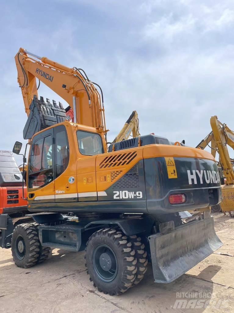 Hyundai R210W-9 Wielgraafmachines