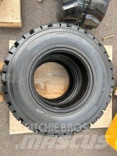Armour 12-16.5 Banden, wielen en velgen