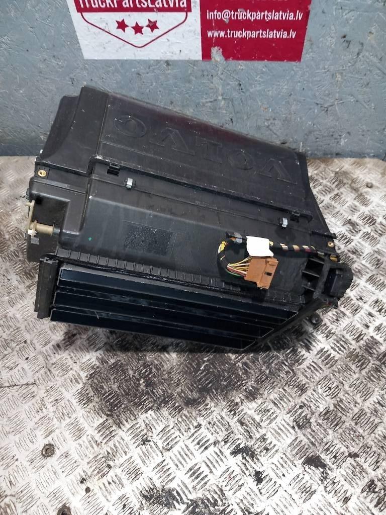 Volvo FH 12    21318095 Cabine en interieur