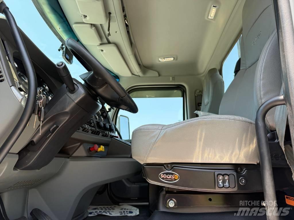 Kenworth T 880 Trekkers