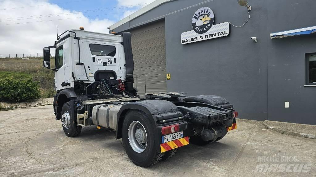 Mercedes-Benz 2045 Trekkers