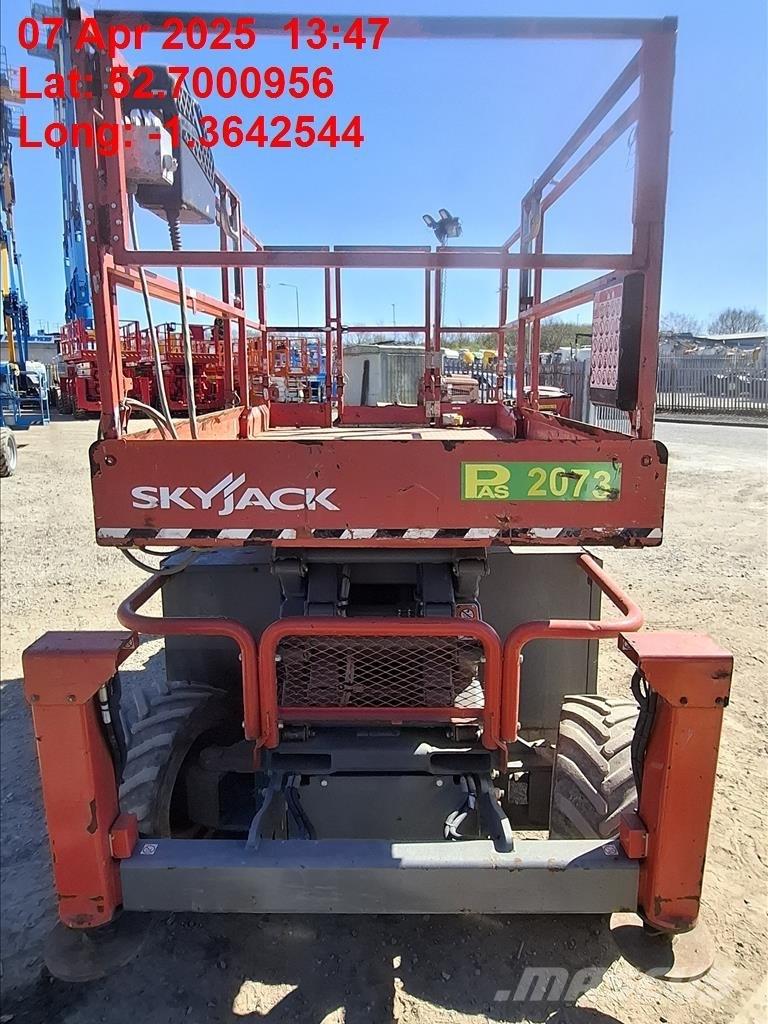SkyJack SJ 6832 RT Schaarhoogwerkers